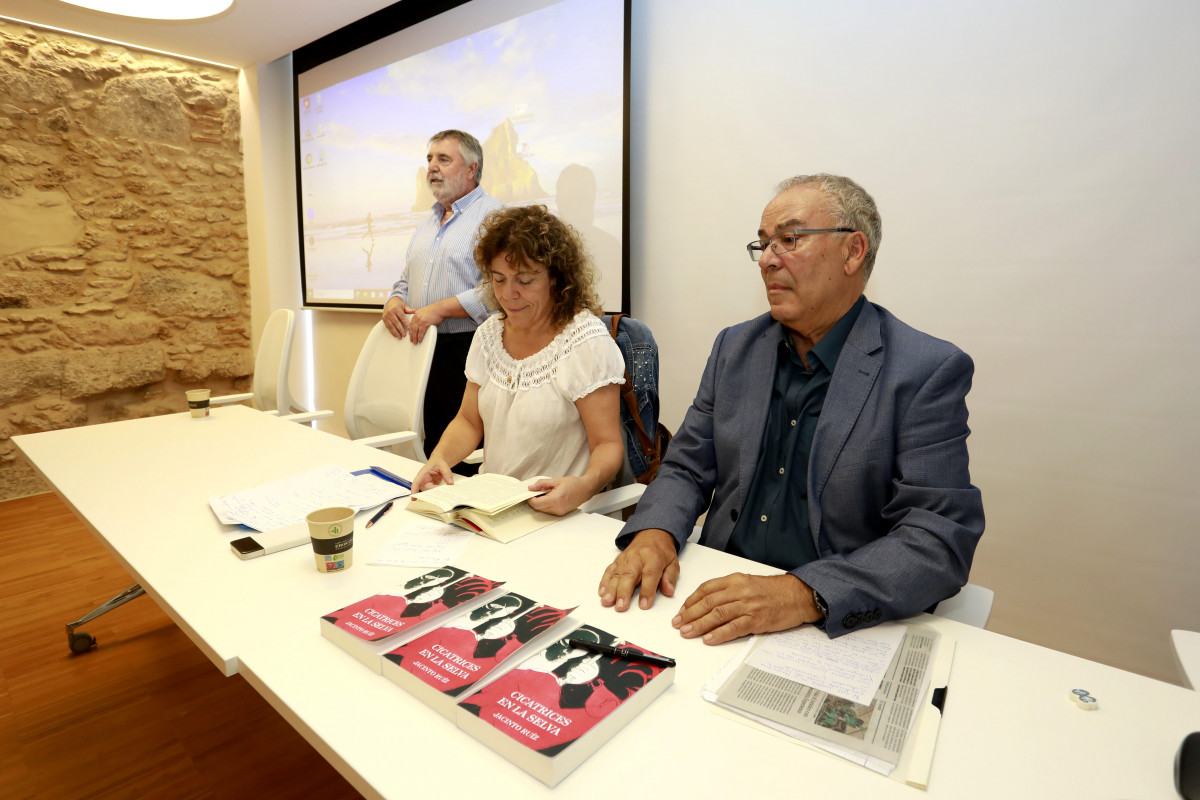 Presentaciu00f3n del libro 'Cicatrices en la selva' de Jacinto Ruiz en el Colegio de Medicos @Patricia G. Fraga (2)