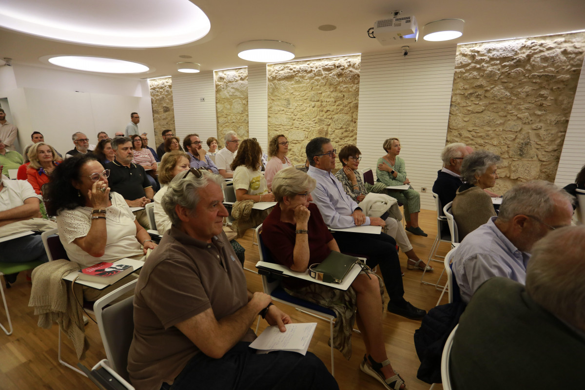 Presentaciu00f3n del libro 'Cicatrices en la selva' de Jacinto Ruiz en el Colegio de Medicos @Patricia G. Fraga (1)