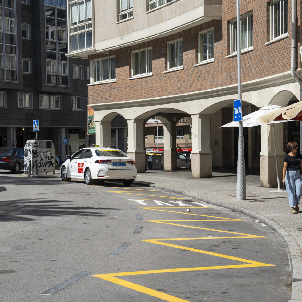 Los coruñeses demandan más taxis: “No fui a una cena de empresa por no tener que esperar uno”