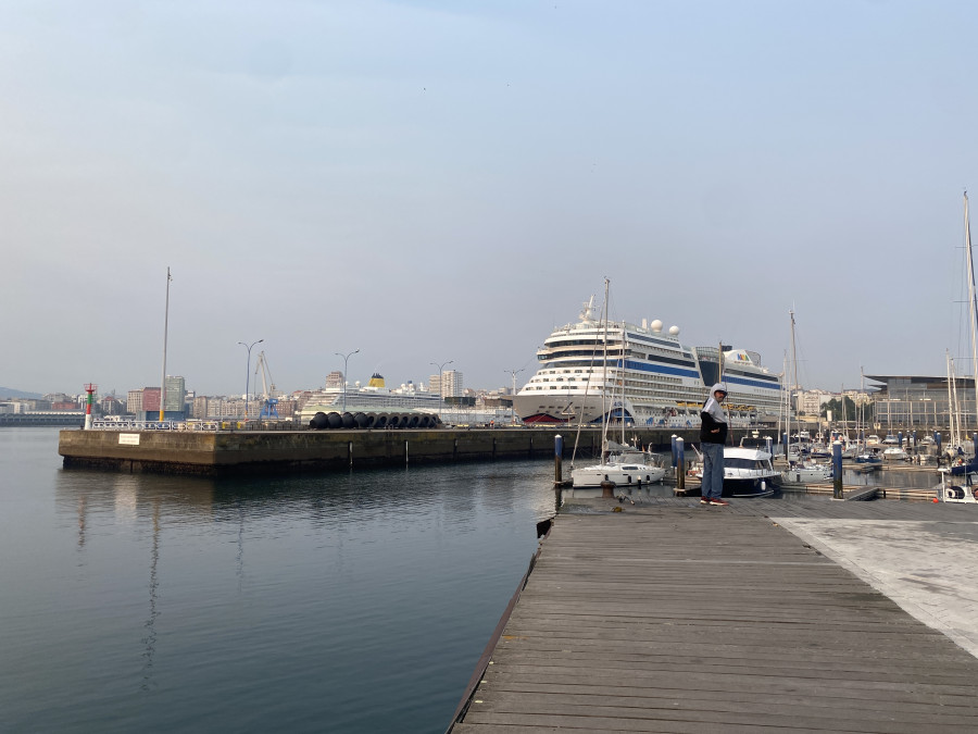 Dos nuevos cruceros hacen escala en el puerto de A Coruña