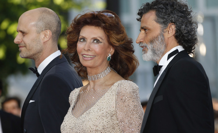 Sophia Loren sopla 90 velas como monumento eterno del cine