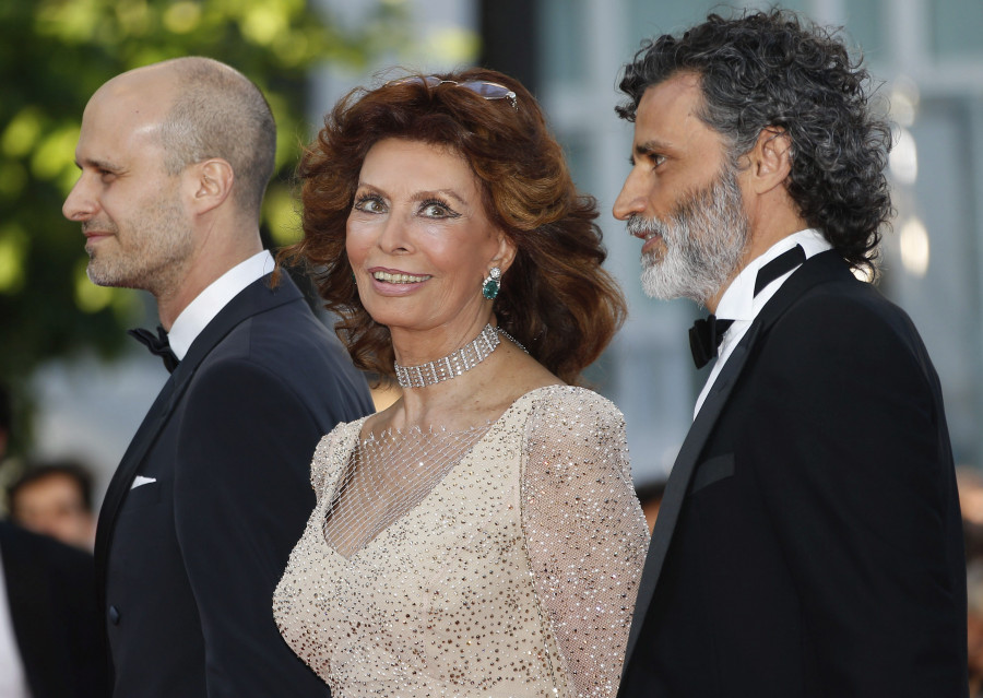 Sophia Loren sopla 90 velas como monumento eterno del cine