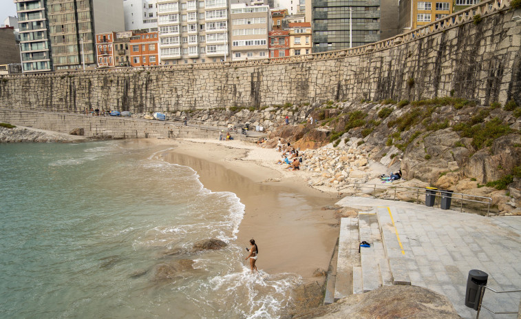 El nivel del agua causa expectación en A Coruña y supera los 25 centímetros en las naves del puerto de Betanzos