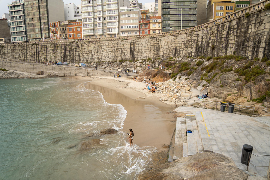 El nivel del agua causa expectación en A Coruña y supera los 25 centímetros en las naves del puerto de Betanzos