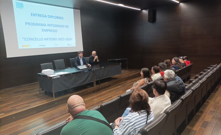 La Concejalía de Empleo arteixana entrega los diplomas del curso de almacén y manejo de carretilla