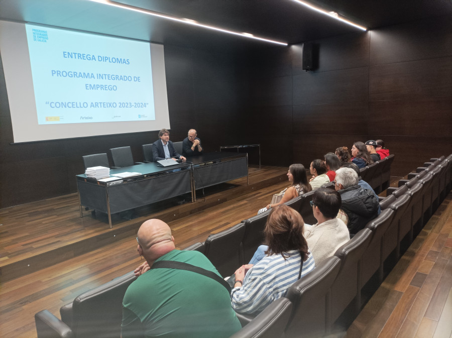 La Concejalía de Empleo arteixana entrega los diplomas del curso de almacén y manejo de carretilla