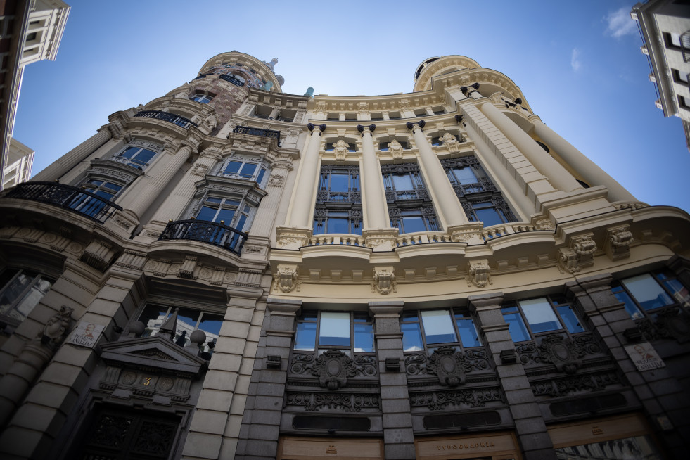 Pescaderías Coruñesas abrirá el primer hotel teatro de la plaza de Canalejas, un mismo conjunto urbanístico que ahora lo componen tres edificios de su propiedad @ Eduardo Parra (EP)