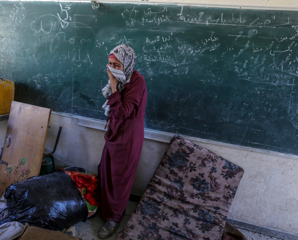 Nuseirat Camp (-), 11/09/2024.- An internally displaced Palestinian woman reacts at a UNRWA-run school, a school-turned-shelter known as al-Jaouni, following an Israeli air strike in Al-Nuseirat refug