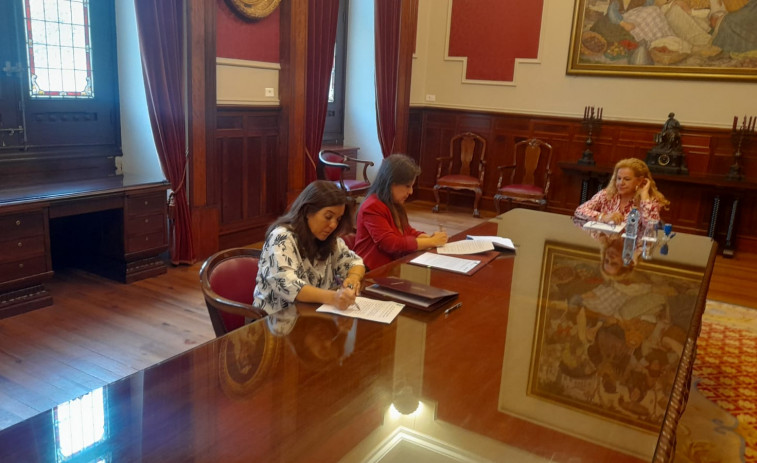 El Ayuntamiento de A Coruña firma con Pocomaco la cesión de su viario