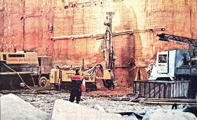 Hace 25 años | El derribo de un edificio inicia las obras de la Fundación Caixa Galicia