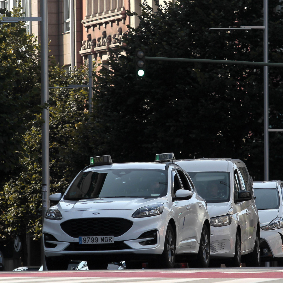 El incremento de los gastos de explotación lleva a los taxistas de A Coruña a pedir una nueva subida de tarifa