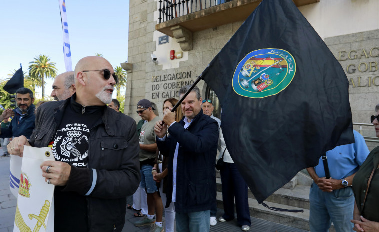 Policías nacionales y guardias civiles se concentran en A Coruña por la equiparación salarial