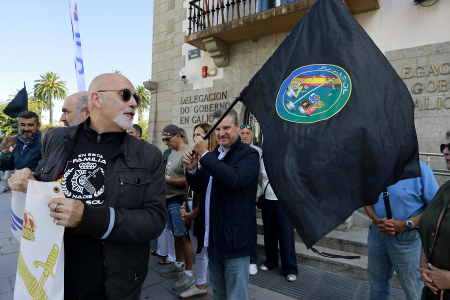 Policías nacionales y guardias civiles se concentran en A Coruña por la equiparación salarial