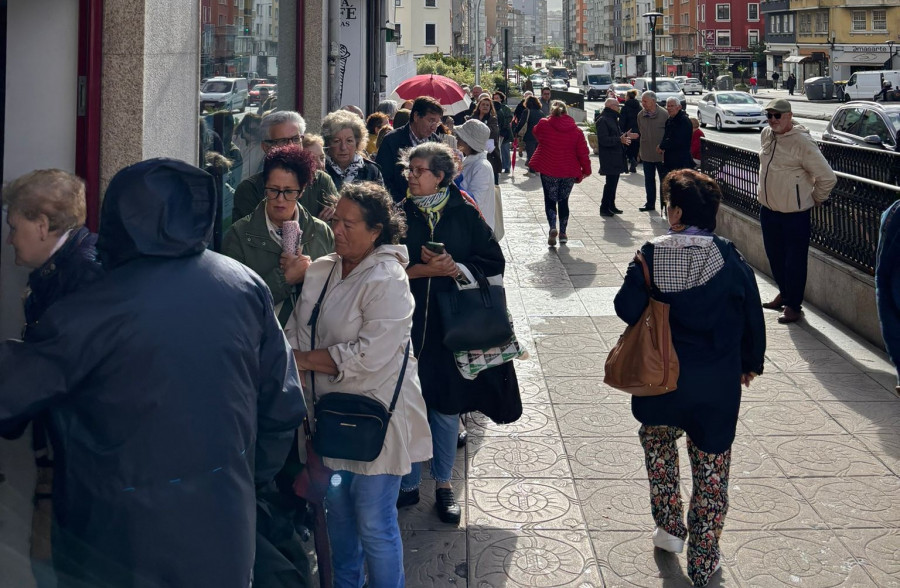 Más de 700 pensionistas coruñeses colapsan la ronda de Outeiro en busca de su gran viaje