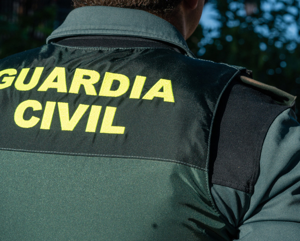 Archivo - Un agente de la Guardia Civil.