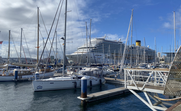 Costa Diadema, el crucero del castillo, los piratas y 'Tú sí que vales' llega al puerto de A Coruña