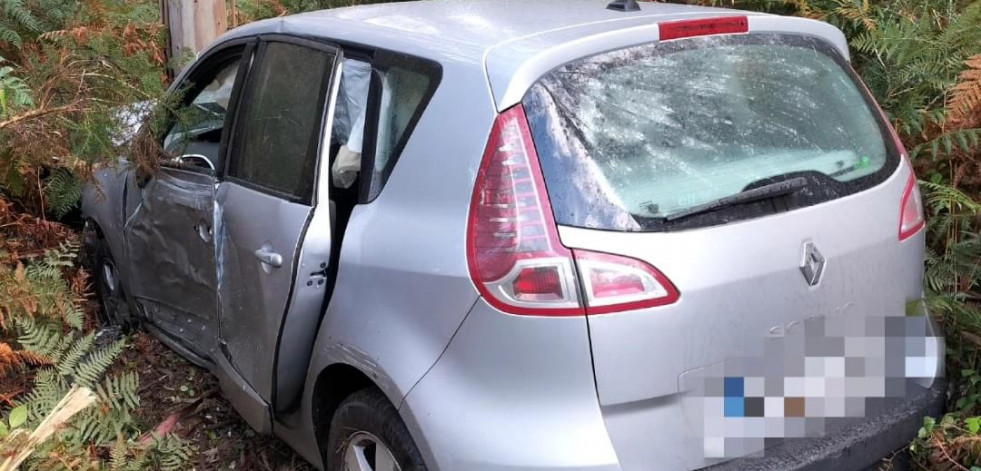 Liberan a una persona atrapada en su vehículo tras un accidente en Carral