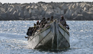 Fallecen nueve migrantes y se busca a otros 48 al volcar un cayuco cerca de El Hierro