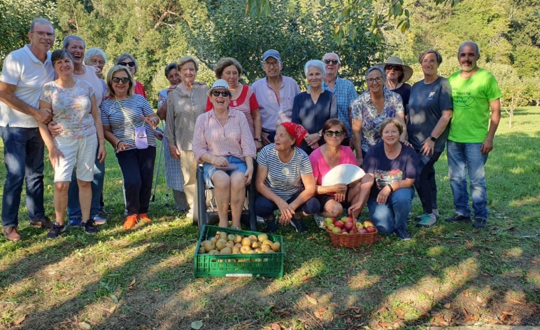 Una compota solidaria elaborada con mimo y manzanas de Mariñán por mujeres de Miño