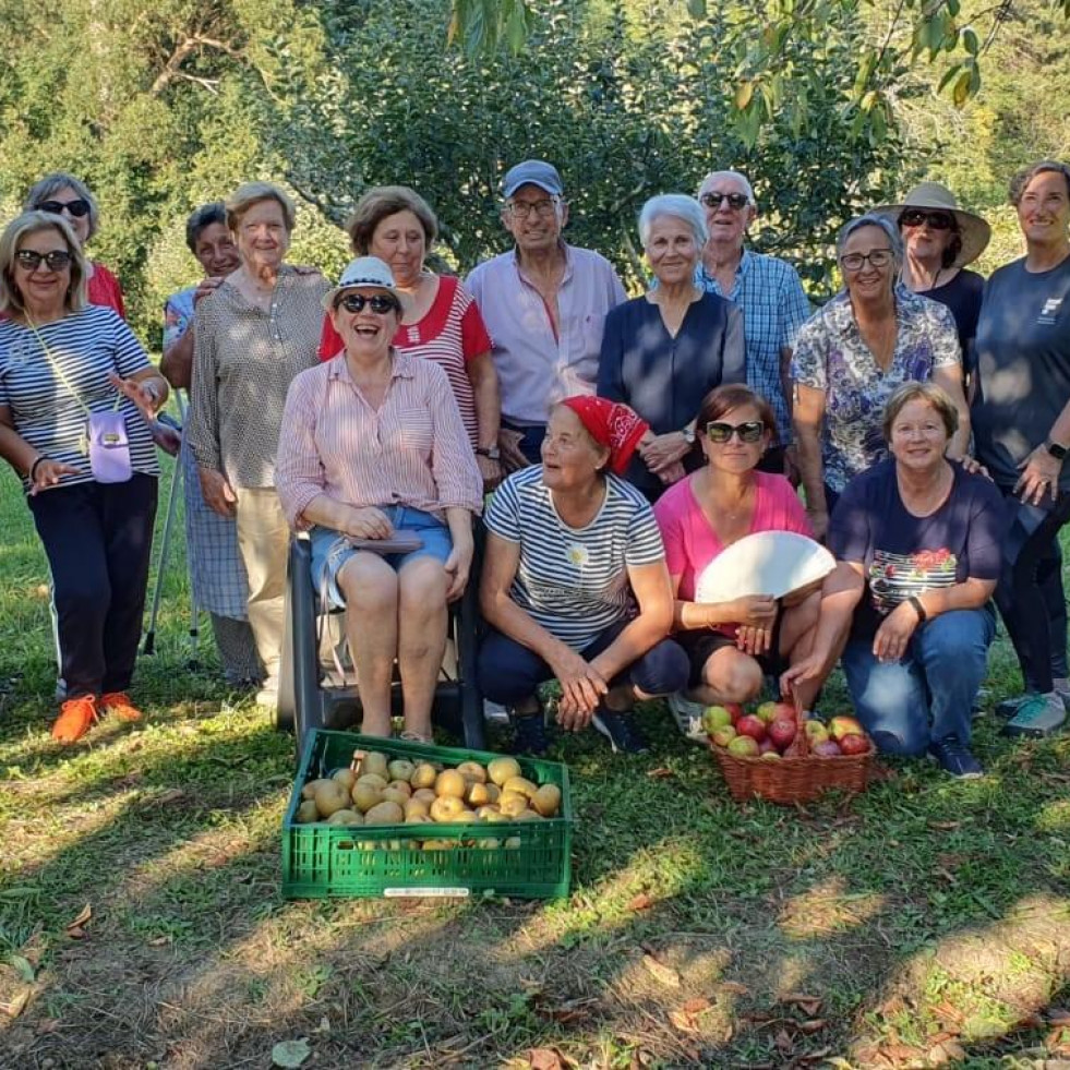 Una compota solidaria elaborada con mimo y manzanas de Mariñán por mujeres de Miño