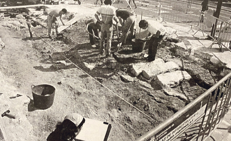 Hace 25 años | Arqueólogos excavan la casa romana junto a la sede de la Fundación Barrié