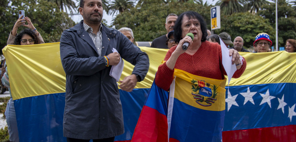 Los venezolanos celebran una manifestación en el Obelisco