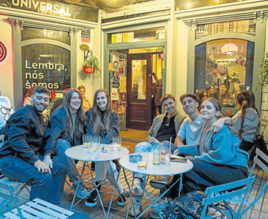 El Café Universal pone un emotivo punto y aparte con su fiesta de despedida