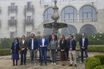 SOBER (LUGO), 28/09/2024.- El presidente de la Xunta, Alfonso Rueda (4i), y su equipo de gobierno posan en Sober (Lugo) este sábado. Rueda reúne este fin de semana a todo su equipo de gobierno para 