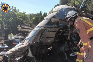 VALENCIA, 29/09/2024.- Tres personas han fallecido esta mañana tras la colisión de un helicóptero con unas líneas de alta tensión en la zona de Monte Picayo, en el municipio valenciano de Puçol,