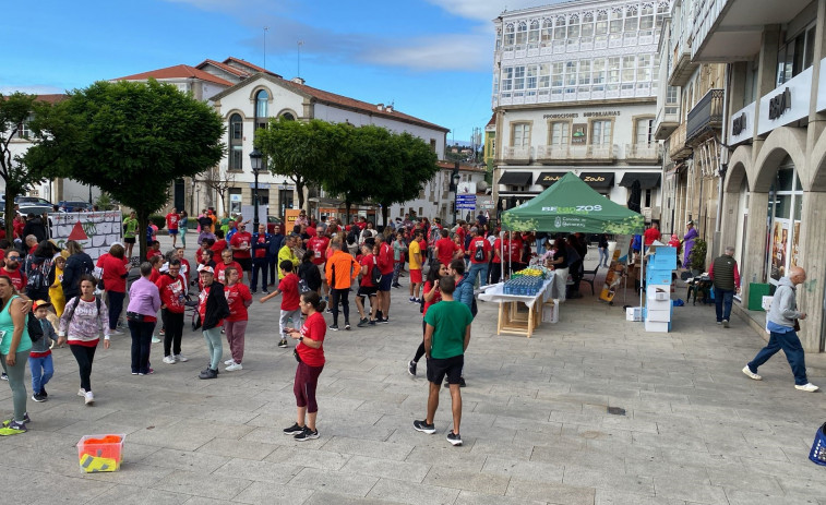 Casi 300 corredores, 3.000 euros y cinco kilómetros de solidaridad por las calles de Betanzos