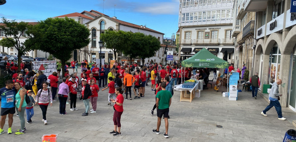 Casi 300 corredores, 3.000 euros y cinco kilómetros de solidaridad por las calles de Betanzos