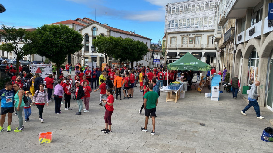 Casi 300 corredores, 3.000 euros y cinco kilómetros de solidaridad por las calles de Betanzos