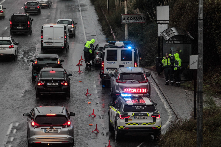 La lluvia provoca un accidente en Alfonso Molina con grandes retenciones en la ciudad