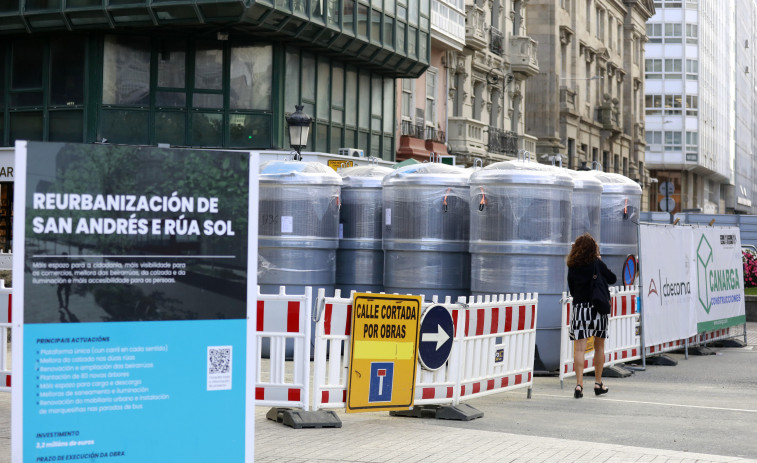 La obra en la calle de San Andrés avanza con la instalación de contenedores semisoterrados