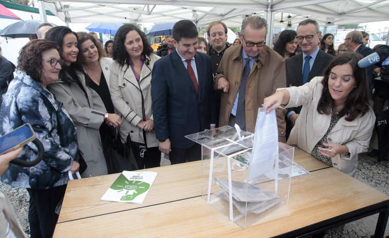 La Asociación de Daño Cerebral de A Coruña coloca la primera piedra de su esperado centro de día en Eirís