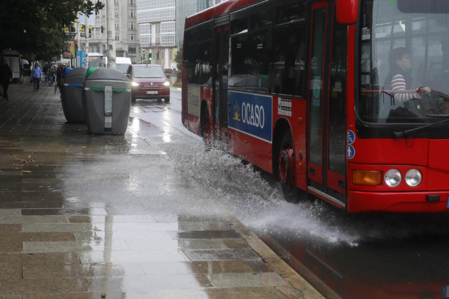 La intensa lluvia provocó accidentes con grandes retenciones en A Coruña