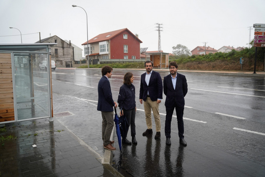 “O bus non é un taxi pero unha lata de sardiñas, tampouco”, replica Oleiros a la Xunta