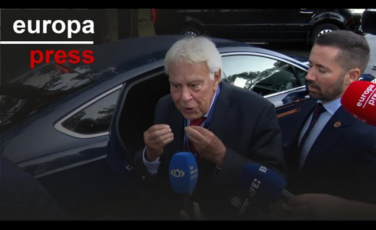 Felipe González asegura no haber escuchado los audios entre Juan Carlos I y Bárbara Rey