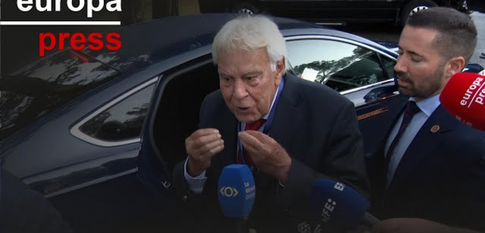 Felipe González asegura no haber escuchado los audios entre Juan Carlos I y Bárbara Rey