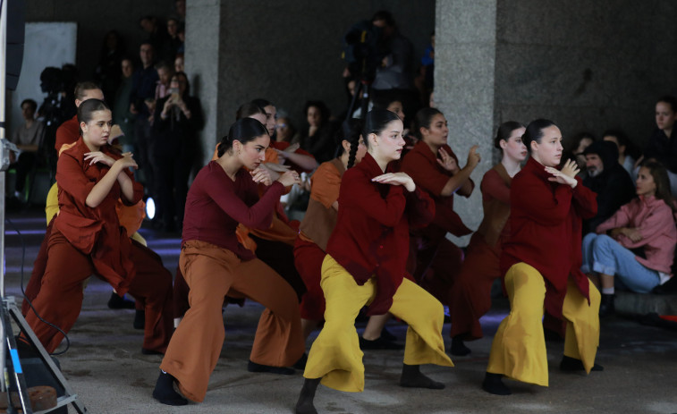 La escalinata de la Domus acogió la séptima edición del Festival Danza Quincegotas