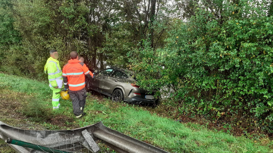 La meteorología adversa provoca accidentes de tráfico en Abegondo y Oza-Cesuras