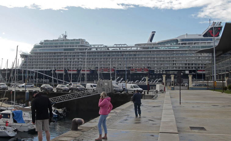 El nuevo crucero ecológico ‘Mein Schiff 7’ se estrenó en la ciudad con más de 3.000 pasajeros