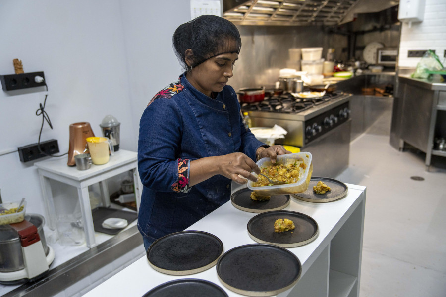 Comer hasta chuparse los dedos en A Coruña: así es el nuevo restaurante indio que marca la diferencia