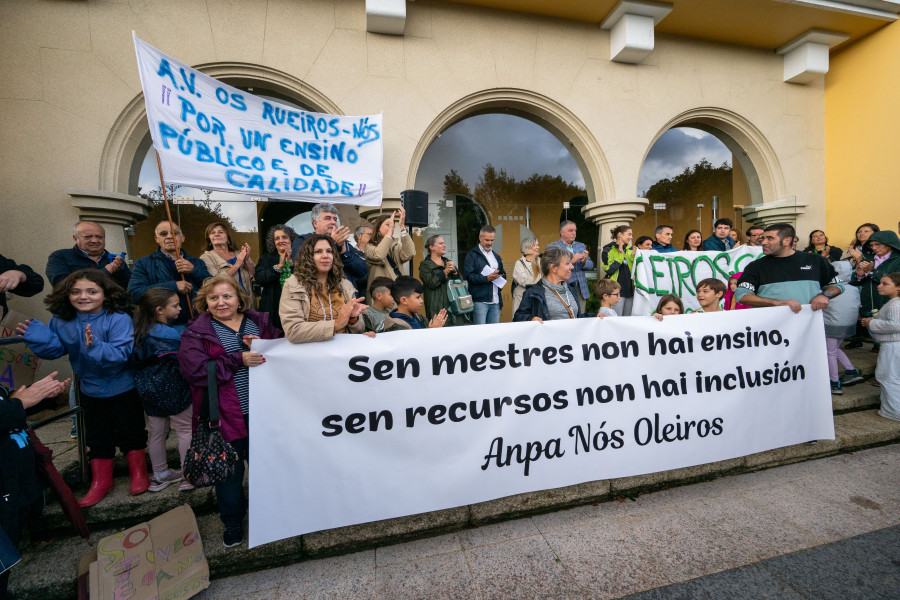 “Sen mestres non hai ensino, sen recursos non hai inclusión”: Oleiros clama contra los recortes educativos