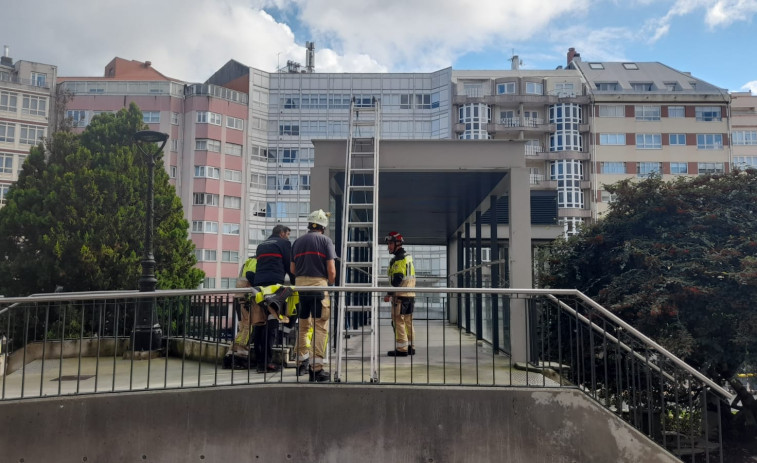 La lluvia deja fuera de servicio el ascensor de Os Castros