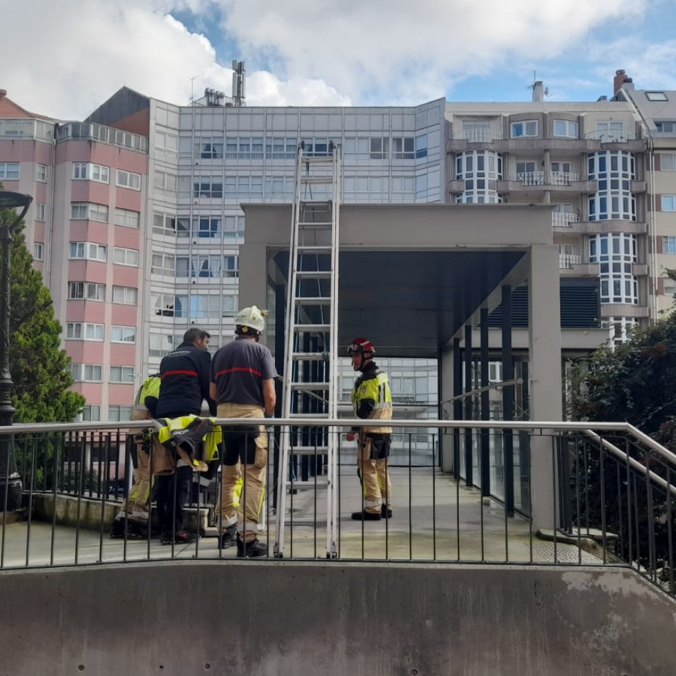 La lluvia deja fuera de servicio el ascensor de Os Castros