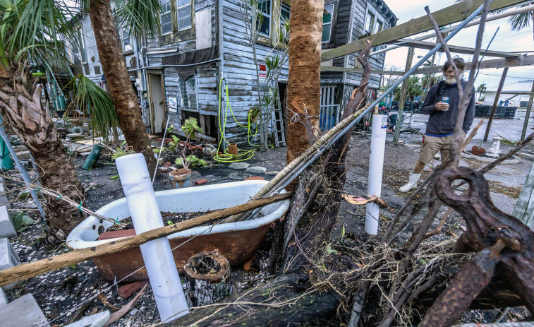 Aumentan a cuatro los muertos por Milton, que sale ya de la península de Florida