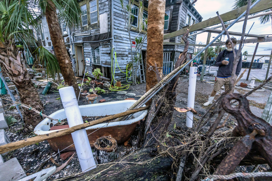 Aumentan a cuatro los muertos por Milton, que sale ya de la península de Florida