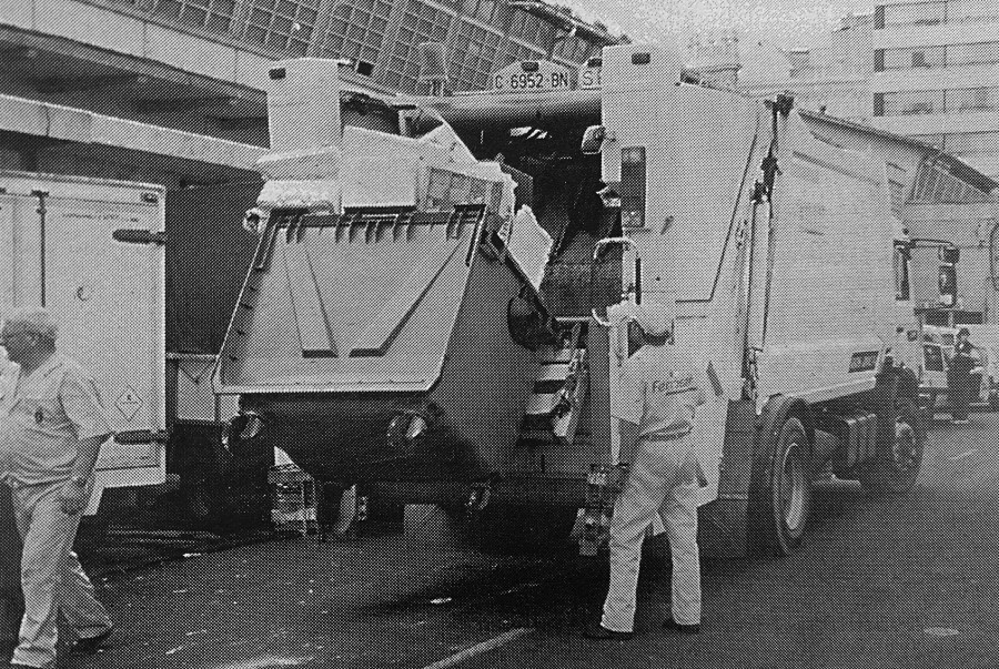 Hace 25 años | Los coruñeses llegarán a separar la basura doméstica en cuatro bolsas