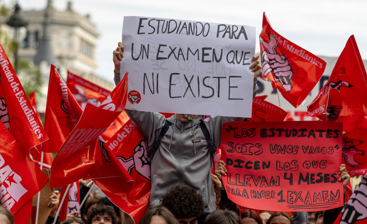 Miles de estudiantes protestan en la calle contra la nueva selectividad